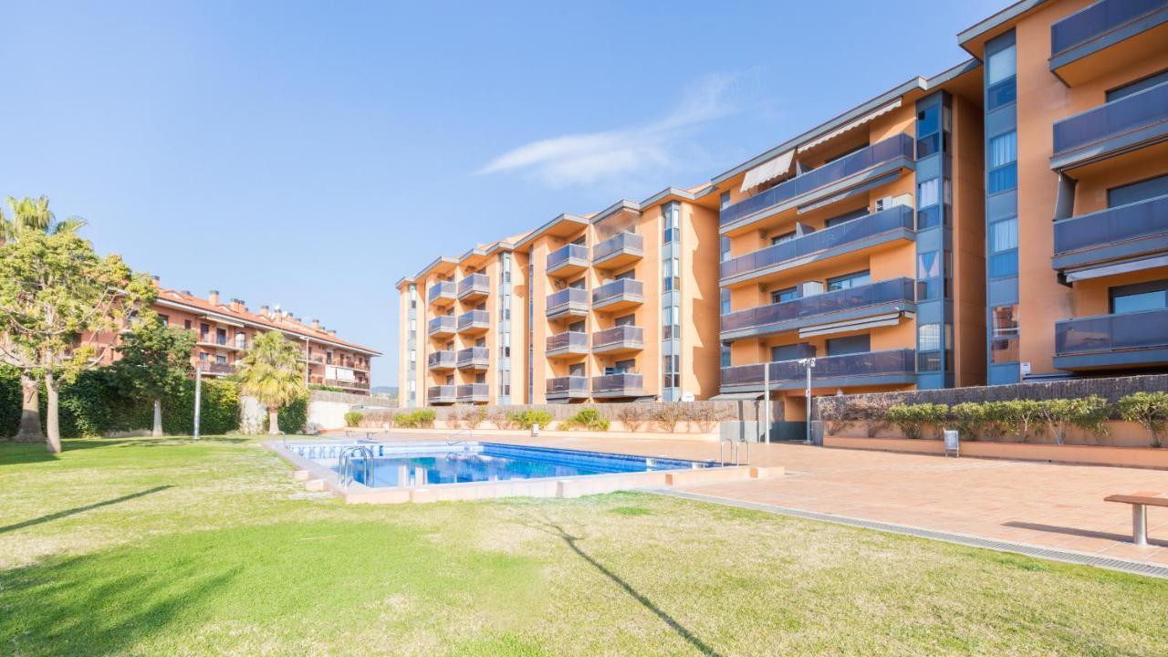 2 Santa Cris - *